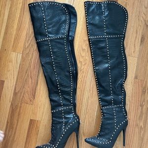 Akira boots, size 40 or 9,5, black color